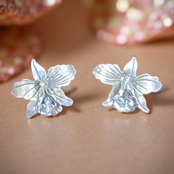 ✨ NWT Sterling Silver Orchid Flower Stud Earrings – Elegant Botanical Gift ✨ - Picture 4 of 6